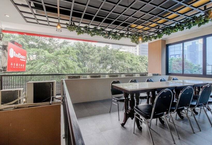 Hotel Reddoorz Plus @ Thamrin