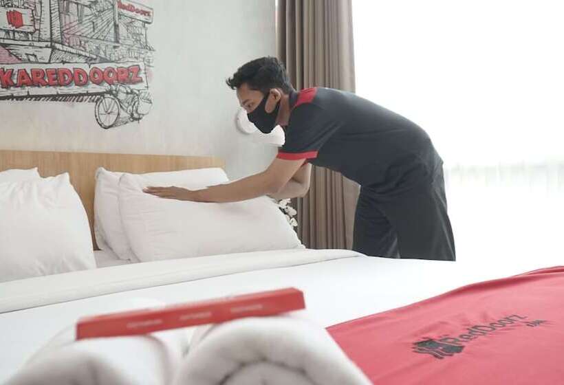 Hotel Reddoorz Plus @ Thamrin