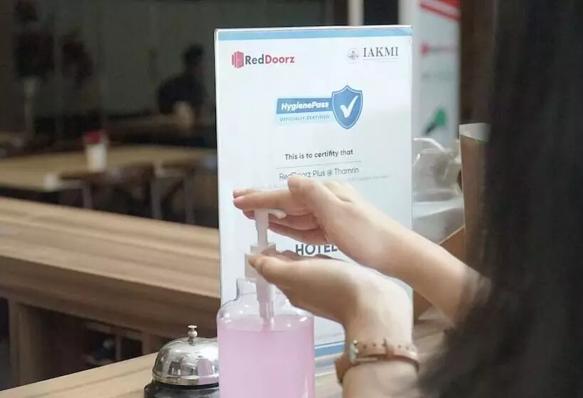 Hotel Reddoorz Plus @ Thamrin