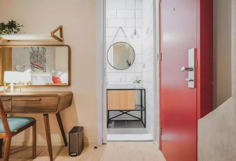 Hotel Reddoorz Plus @ Thamrin