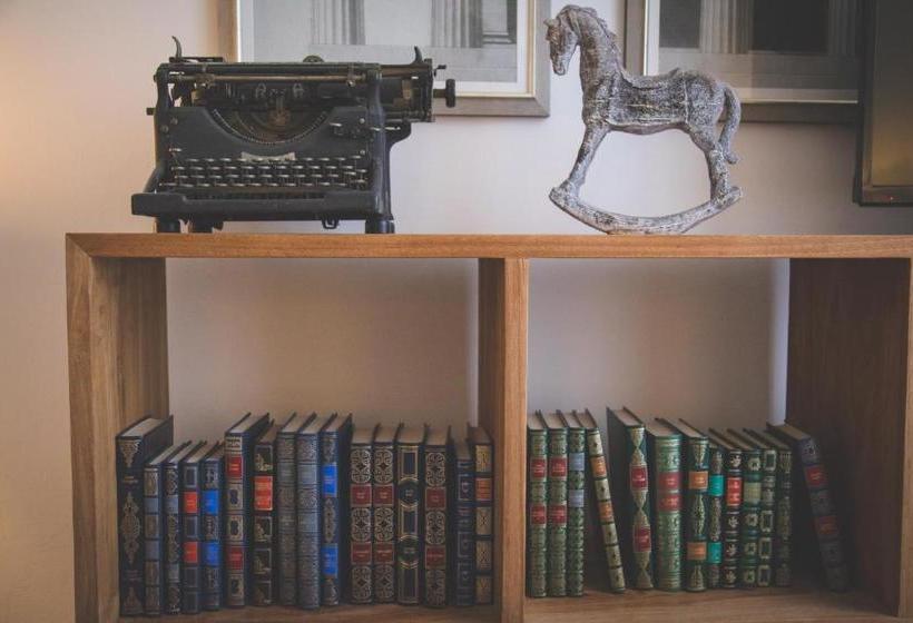 پانسیون Arnaboldi Palace Circolo