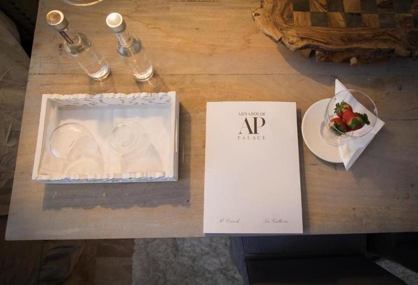 پانسیون Arnaboldi Palace Circolo