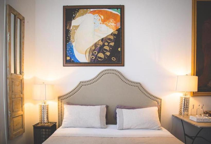 پانسیون Arnaboldi Palace Circolo