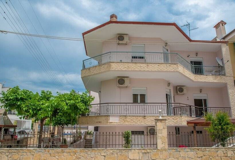 Pensão Chris Apartments