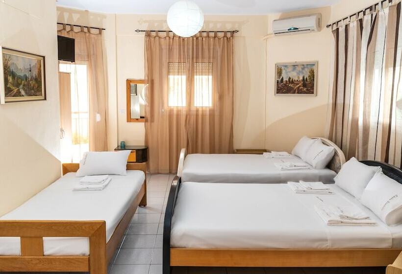 Pensão Chris Apartments