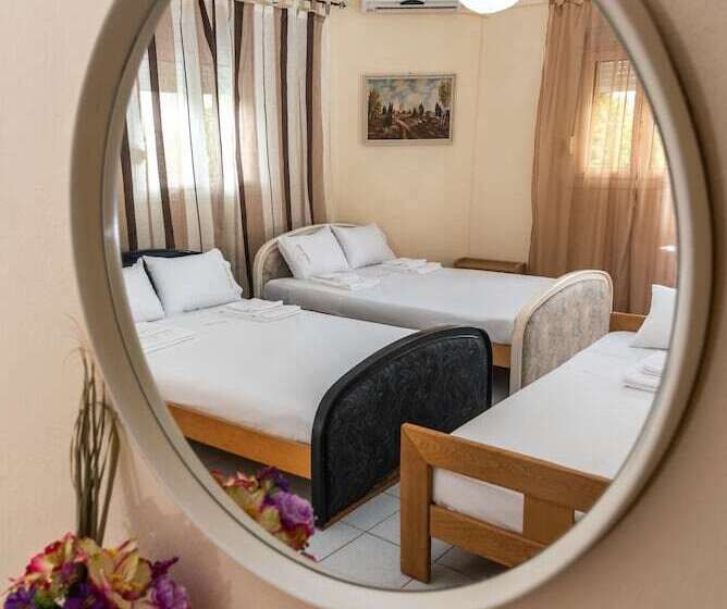 Pensão Chris Apartments