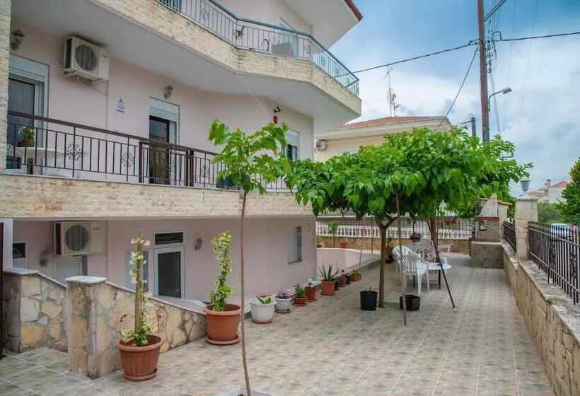 Majatalo Chris Apartments