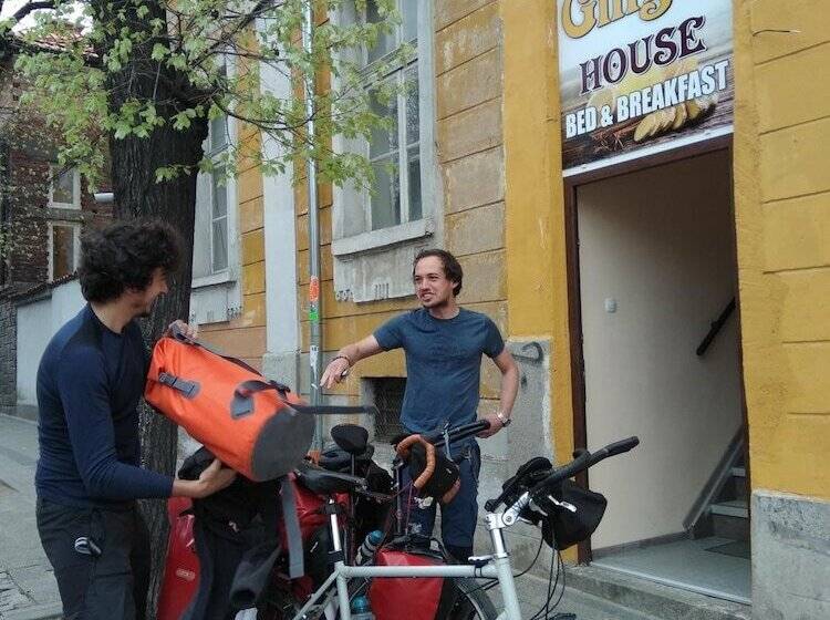 민박 Hostel Ginger House