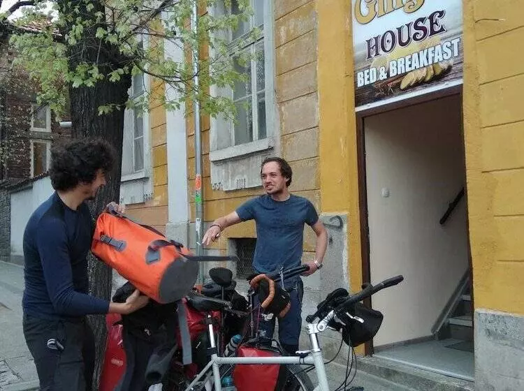 تختخواب و صبحانه Hostel Ginger House