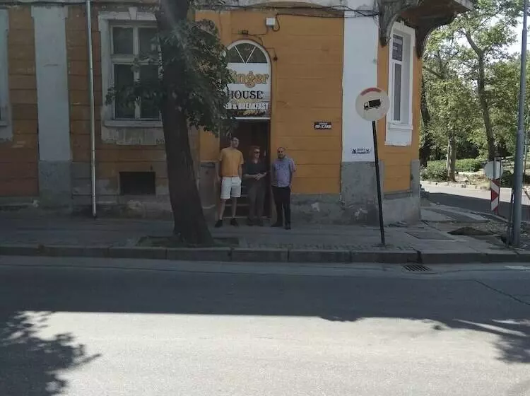 تختخواب و صبحانه Hostel Ginger House