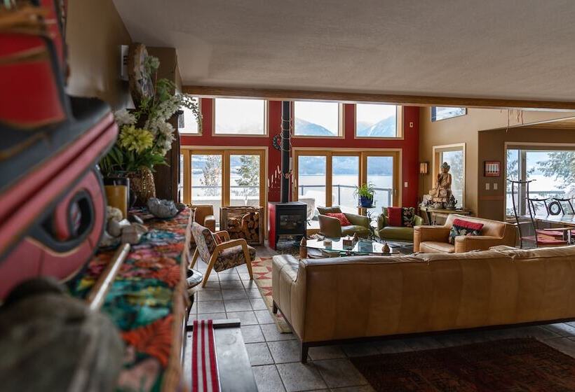 צימר The Sentinel