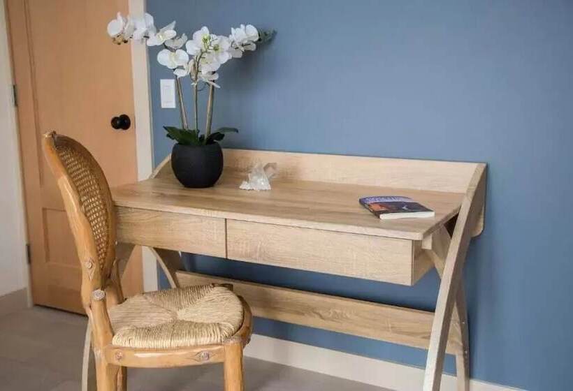 צימר The Sentinel