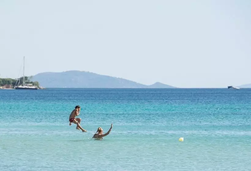 Hotelli Assano Sea Front Luxury