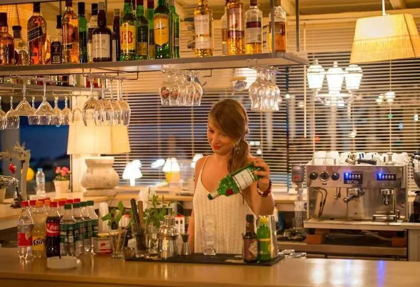 Hotelli Assano Sea Front Luxury