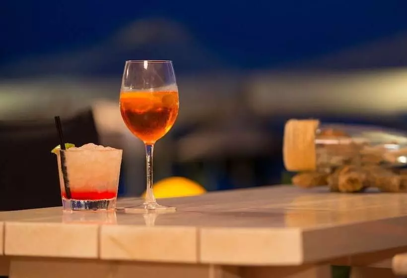 Hotelli Assano Sea Front Luxury