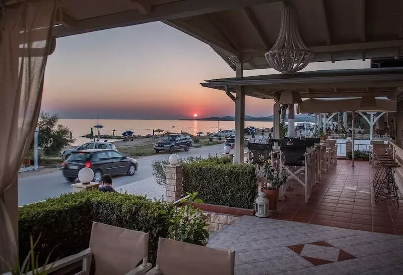 Hotelli Assano Sea Front Luxury