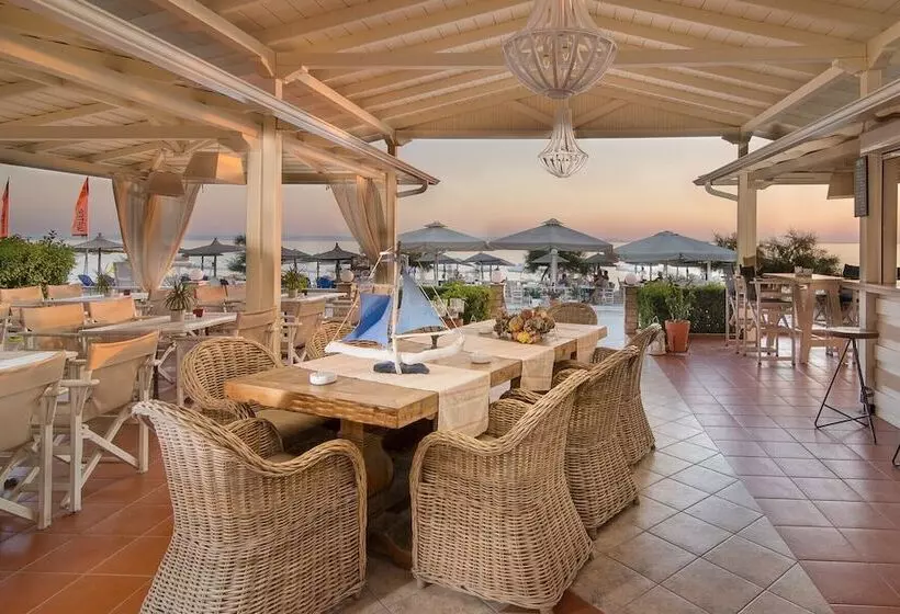 Hotelli Assano Sea Front Luxury