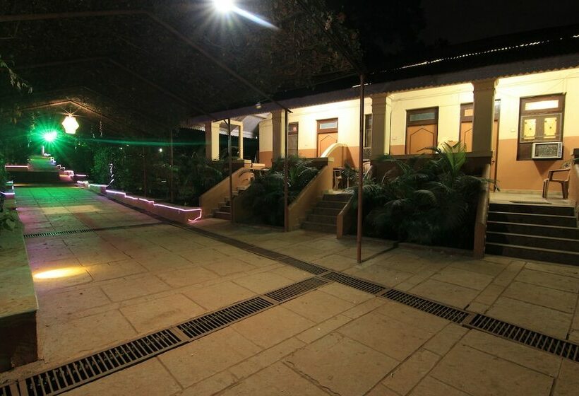 فندق Gujarat Bhavan