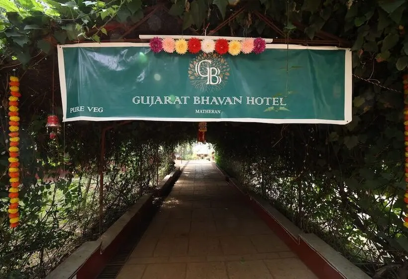 ホテル Gujarat Bhavan