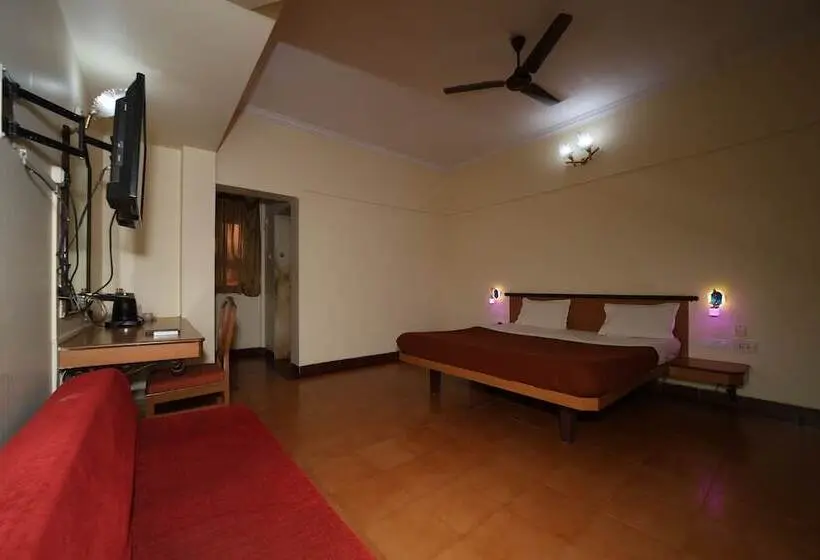 ホテル Gujarat Bhavan