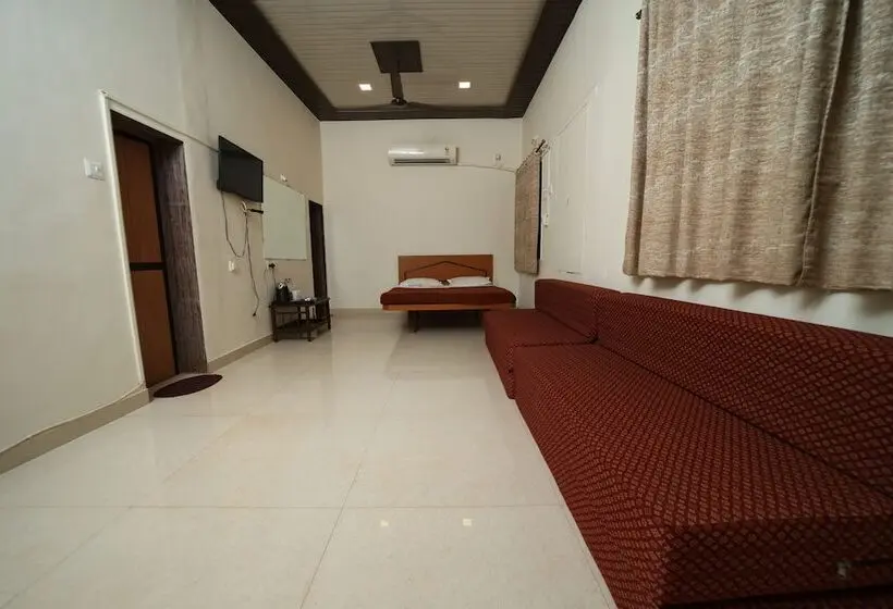 ホテル Gujarat Bhavan