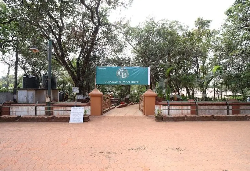 ホテル Gujarat Bhavan