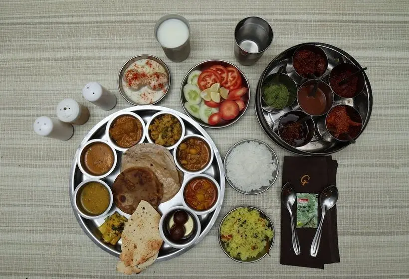 ホテル Gujarat Bhavan