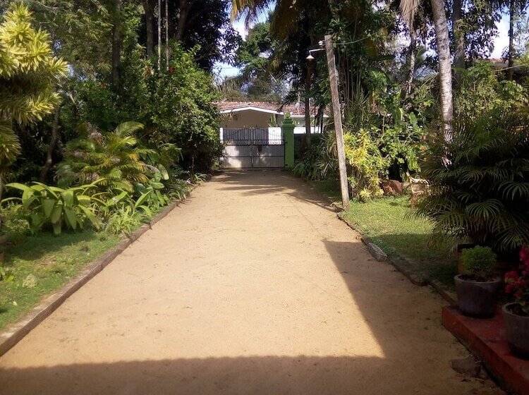 Pension Shenya Villa