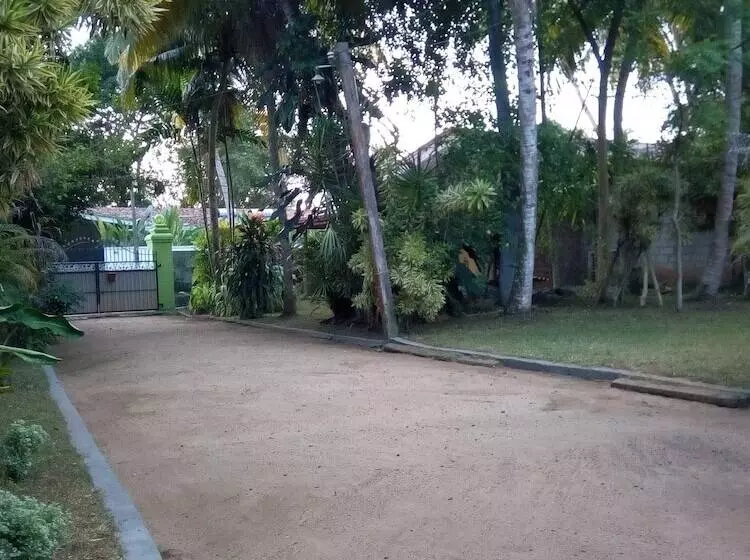 پانسیون Shenya Villa