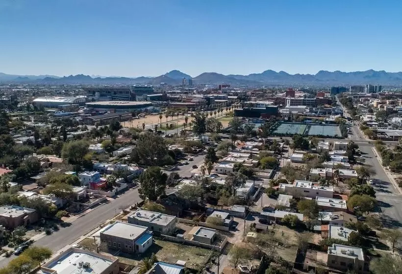 تختخواب و صبحانه Adobe Rose Inn