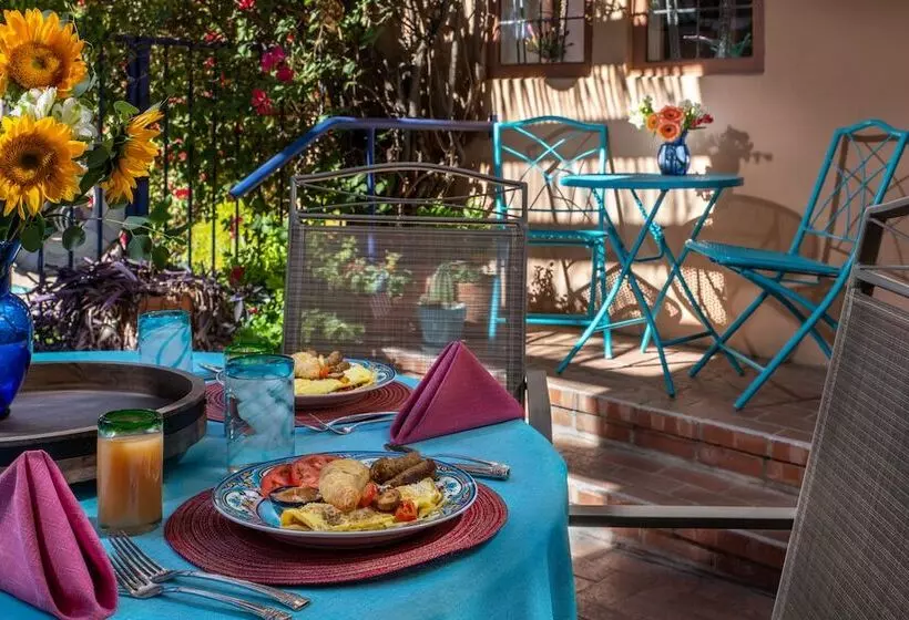 تختخواب و صبحانه Adobe Rose Inn