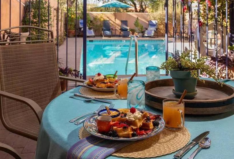 تختخواب و صبحانه Adobe Rose Inn