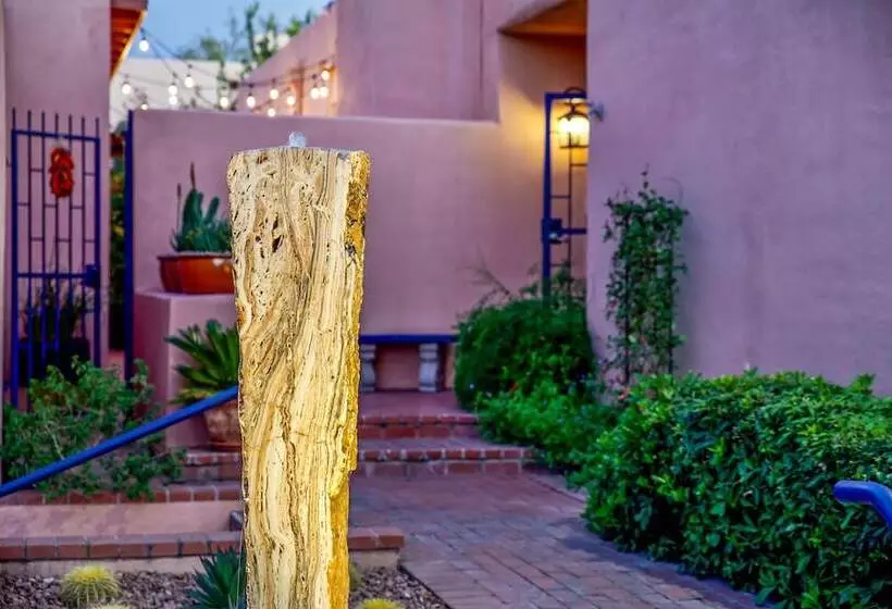 تختخواب و صبحانه Adobe Rose Inn