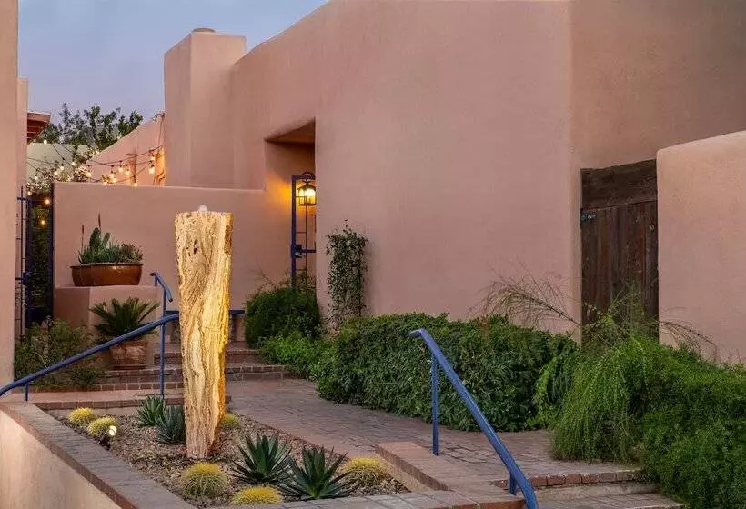 تختخواب و صبحانه Adobe Rose Inn