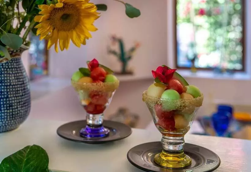 تختخواب و صبحانه Adobe Rose Inn