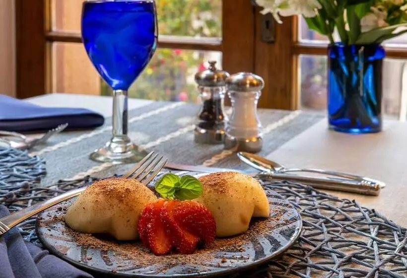 تختخواب و صبحانه Adobe Rose Inn