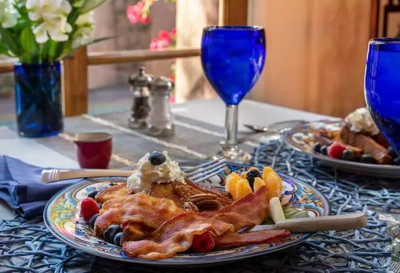 تختخواب و صبحانه Adobe Rose Inn