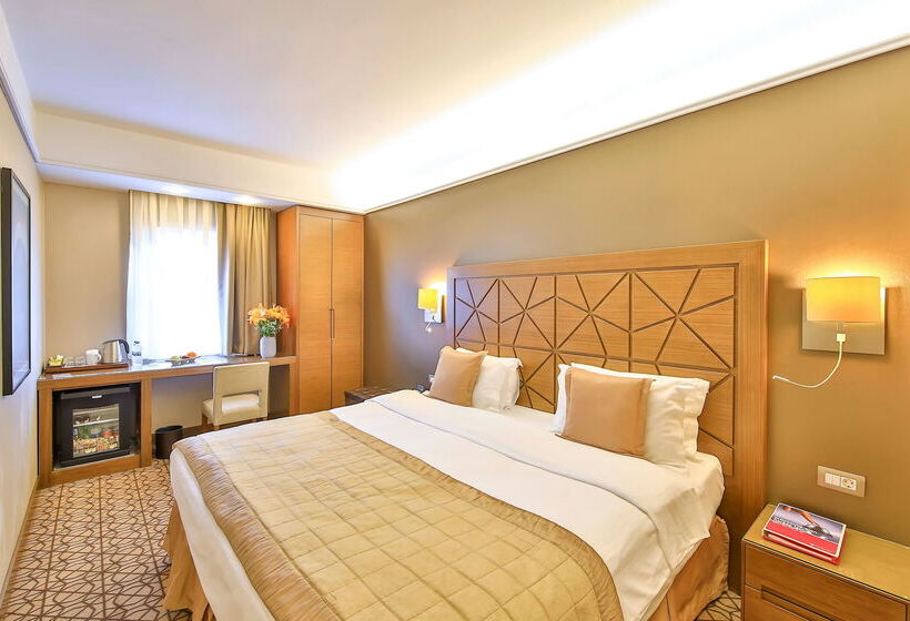 هتل Ramada By Wyndham İstanbul Taksim