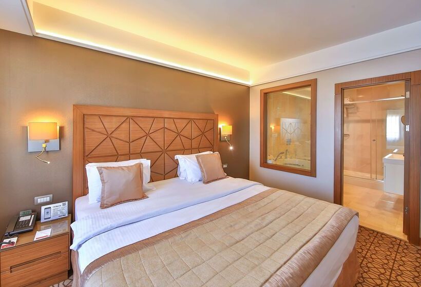 هتل Ramada By Wyndham İstanbul Taksim