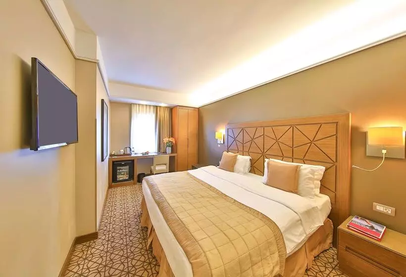 Отель Ramada By Wyndham İstanbul Taksim