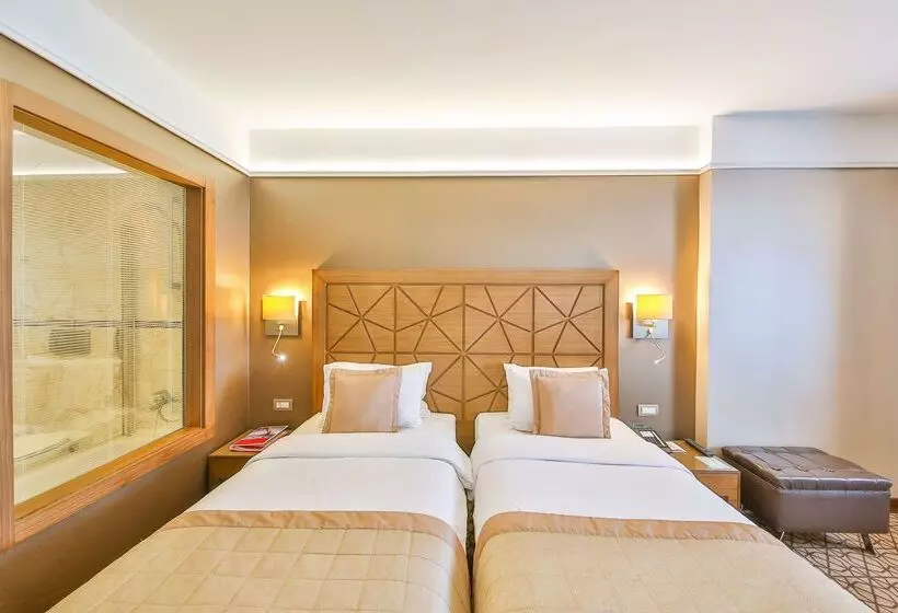 Отель Ramada By Wyndham İstanbul Taksim