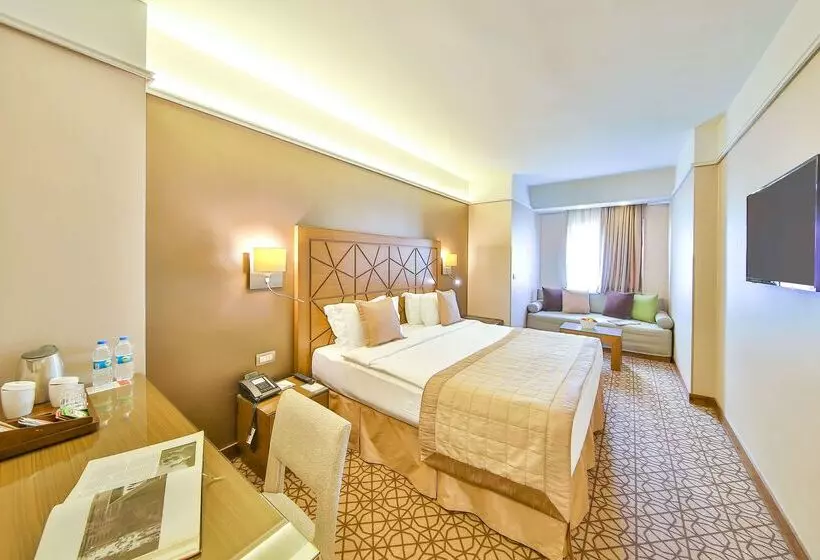 Отель Ramada By Wyndham İstanbul Taksim