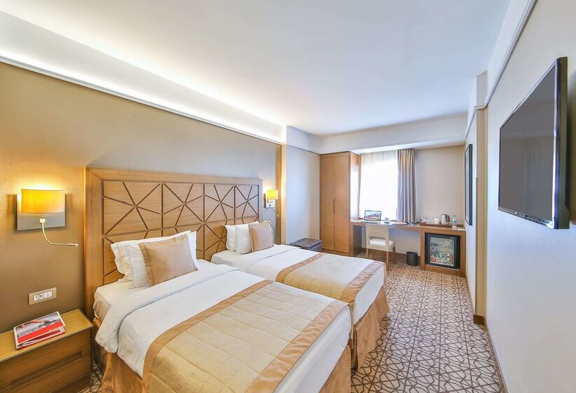 هتل Ramada By Wyndham İstanbul Taksim