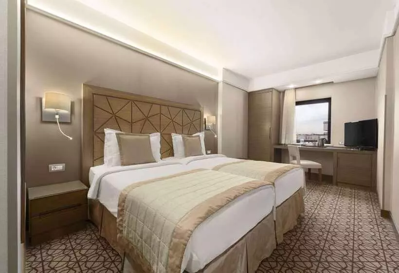 Отель Ramada By Wyndham İstanbul Taksim