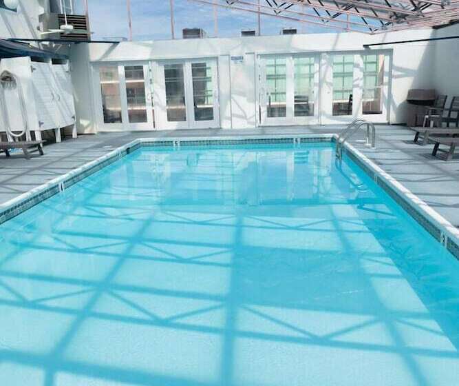 Motel Admiral On Baltimore