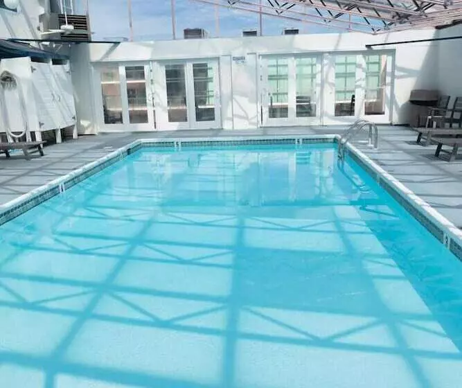 مُتل Admiral On Baltimore