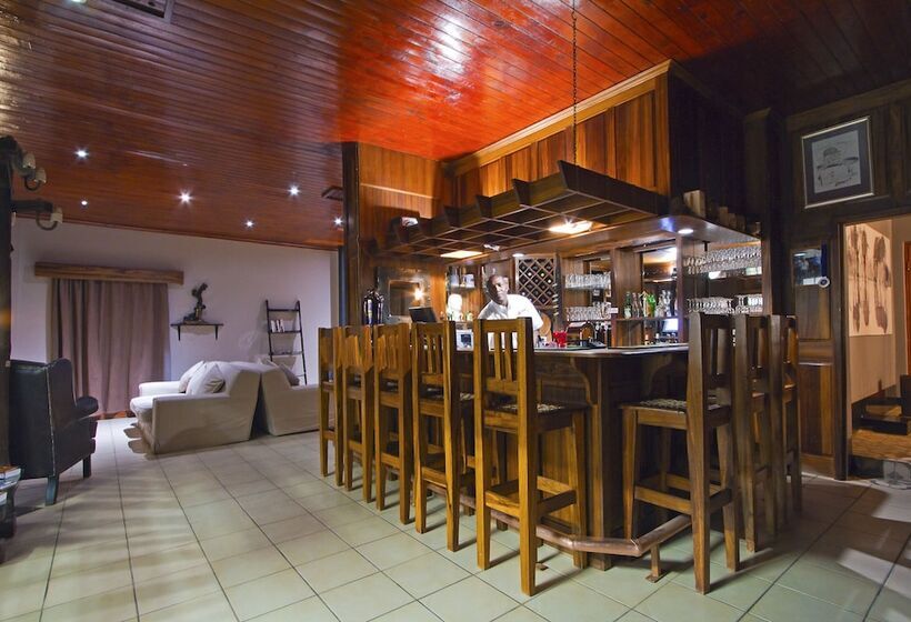 هتل Auob Country Lodge