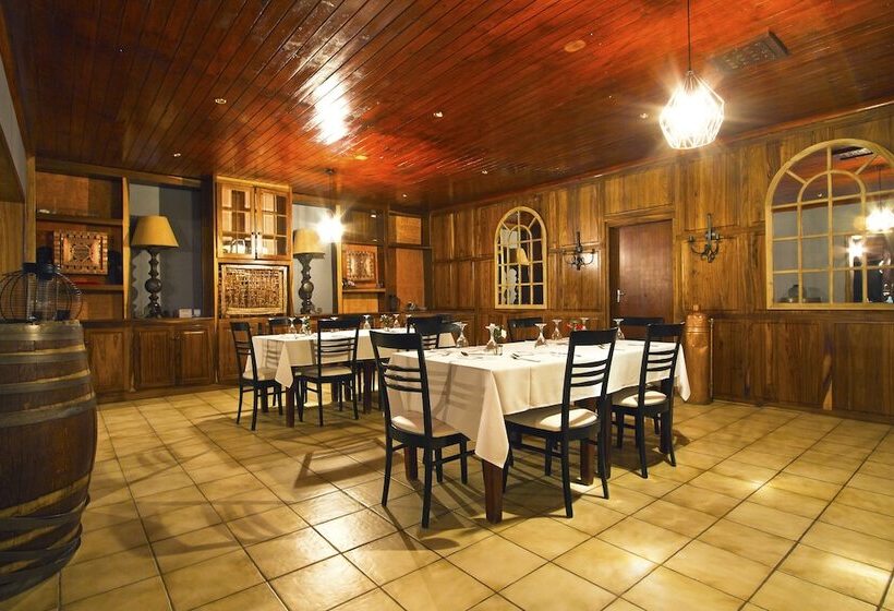 هتل Auob Country Lodge