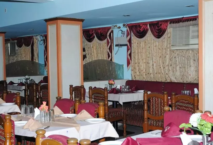 Hotelli Pancharatna Paradise