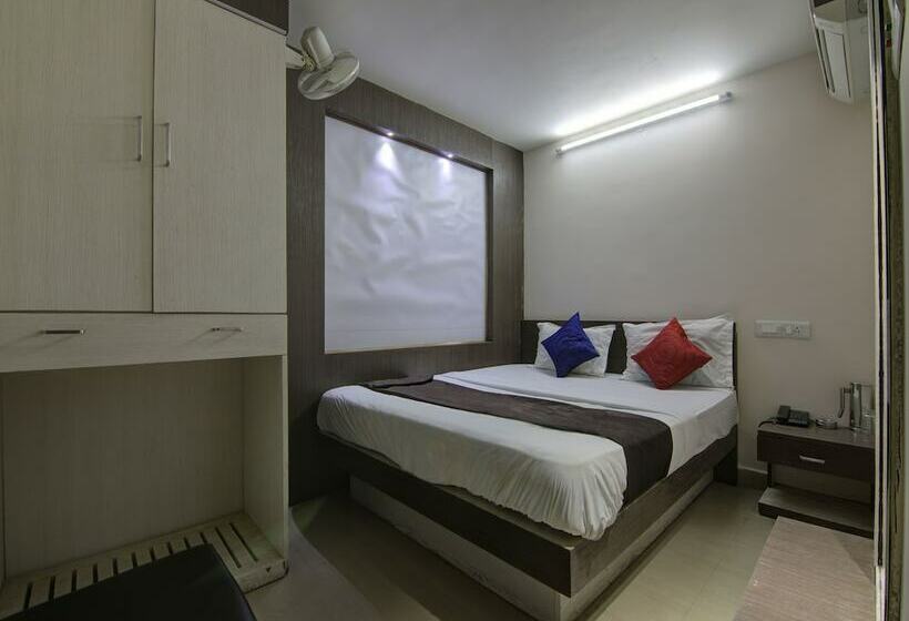 فندق Raj Residency